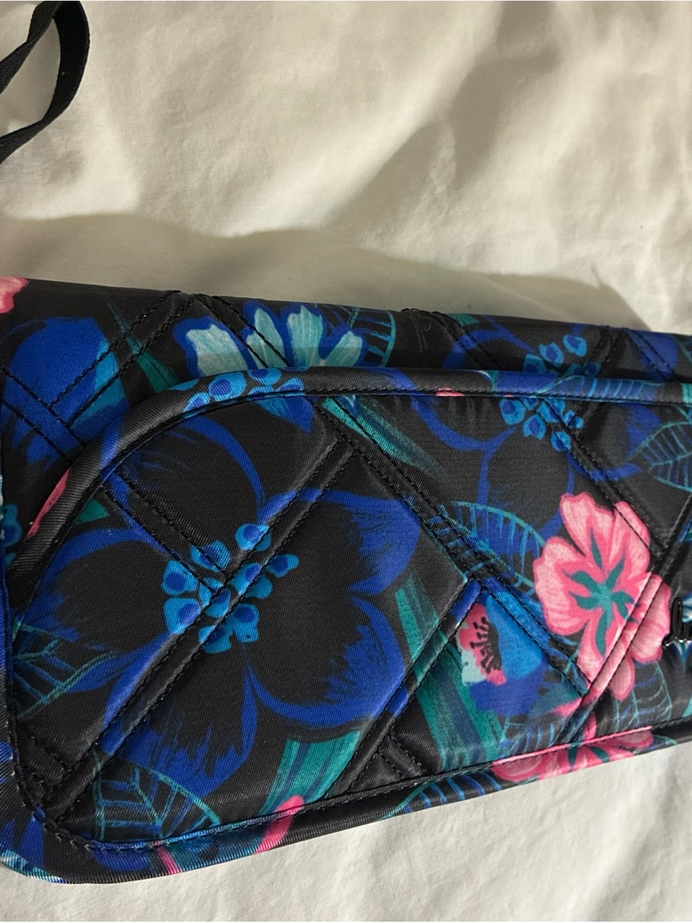 Lug Tango Se Travel Rfid Wallet Nylon Quilted Floral Black Blue Pink Green White View 3